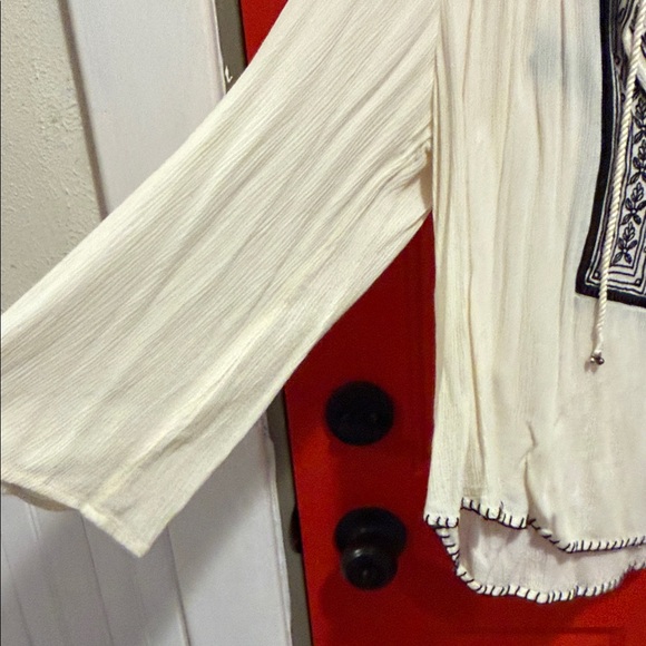 ADD ON ITEM💕Forever 21 Cream Blouse with Black Embroidery - Picture 3 of 4